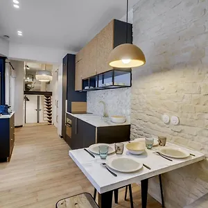 194 Maison Parisienne Apartment